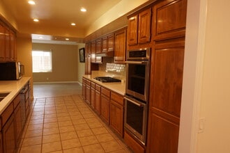 7543 Enfield Ave in Reseda, CA - Building Photo - Building Photo