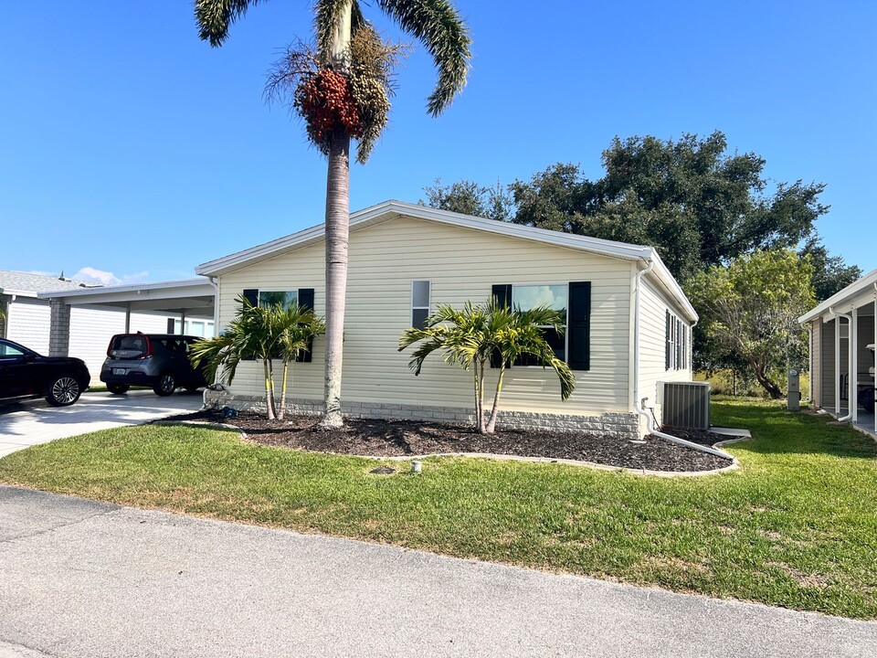 27110 Jones Loop Rd in Punta Gorda, FL - Building Photo