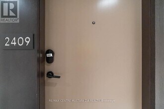 4015 The Exchange in Mississauga, ON - Building Photo - Building Photo