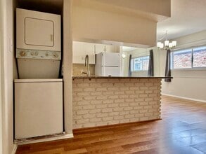 2101 Fountain View Dr, Unit G in Houston, TX - Foto de edificio - Building Photo
