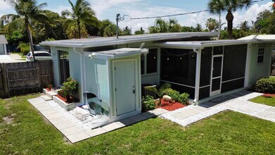 111 SW 10th Ave in Boynton Beach, FL - Building Photo - Building Photo