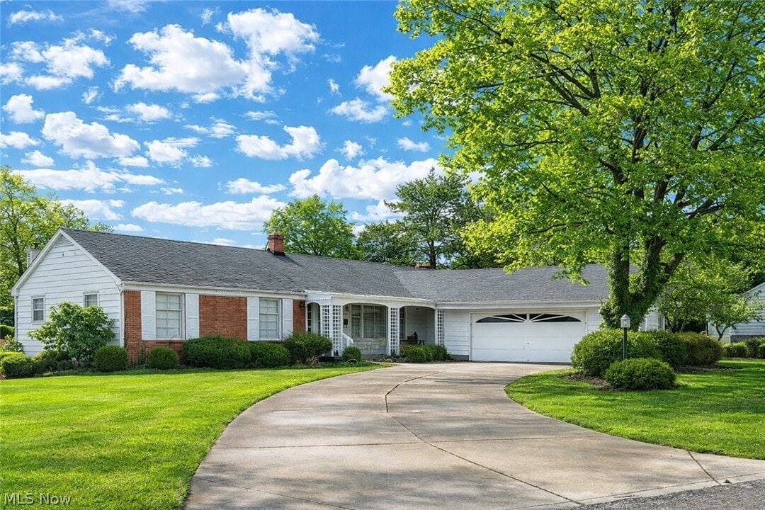 290 Glenview Rd in Canfield, OH - Building Photo