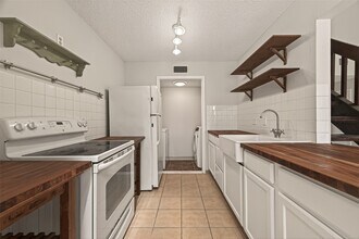 8483 Sands Point Dr in Houston, TX - Building Photo - Building Photo