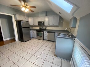 58 Shawmut Ave, Unit 3 in New Bedford, MA - Building Photo - Building Photo