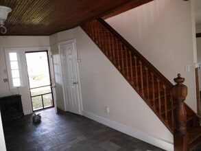 110 Pear Alley in Milford, PA - Building Photo - Building Photo