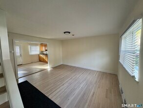 75 Saltonstall Pkwy in East Haven, CT - Building Photo - Building Photo