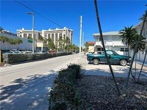 4652 Poinciana St in Lauderdale-by-the-Sea, FL - Building Photo - Building Photo