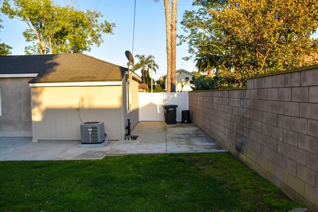 2135 President Pl in Costa Mesa, CA - Building Photo - Building Photo