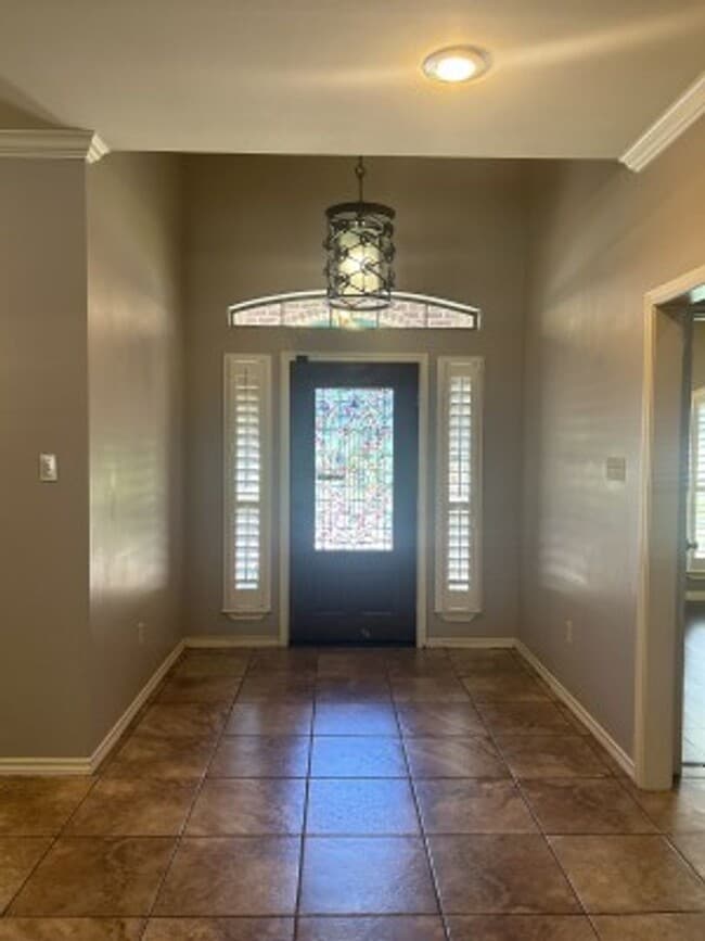 617 Huntwick Ln in Tyler, TX - Foto de edificio - Building Photo