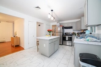 21 Eaton Ave in Shrewsbury, MA - Building Photo - Building Photo