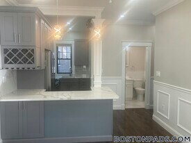 1572 Commonwealth Ave in Boston, MA - Building Photo