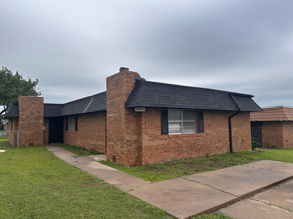 6623 NW Denver Ave-Unit -A in Lawton, OK - Building Photo