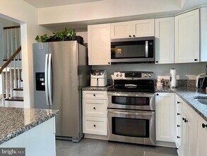 9808 Forest Grove Dr in Silver Spring, MD - Building Photo - Building Photo