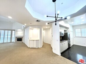 11680 Montana Ave in Los Angeles, CA - Building Photo - Building Photo