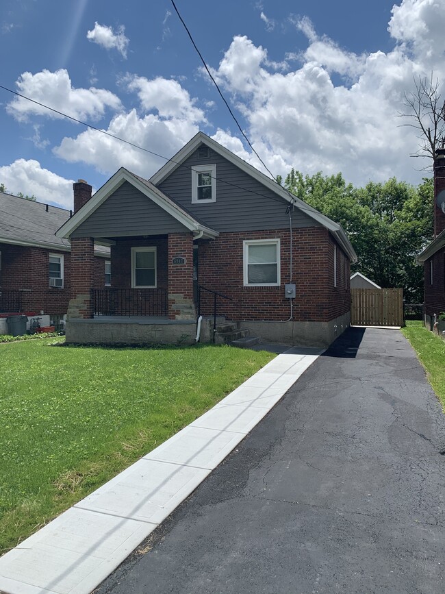 6847 Roe St in Cincinnati, OH - Building Photo - Building Photo