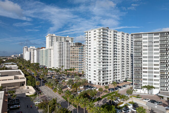 Regency South in Fort Lauderdale, FL - Building Photo - Building Photo