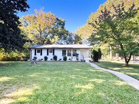 5415 Larchmont Ave in Charlotte, NC - Building Photo