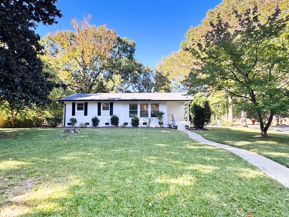 5415 Larchmont Ave in Charlotte, NC - Building Photo