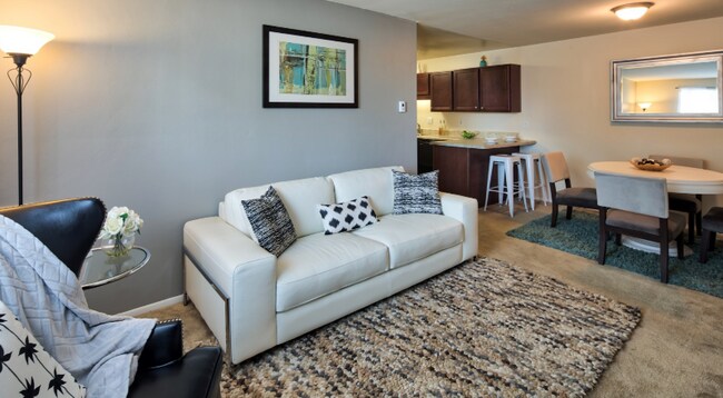 5301 Justin Ct-Unit -304 in Virginia Beach, VA - Building Photo - Building Photo