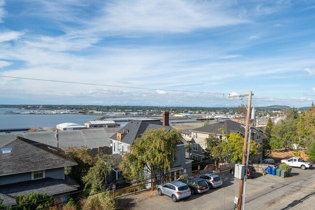 523 N Forest St in Bellingham, WA - Building Photo - Building Photo