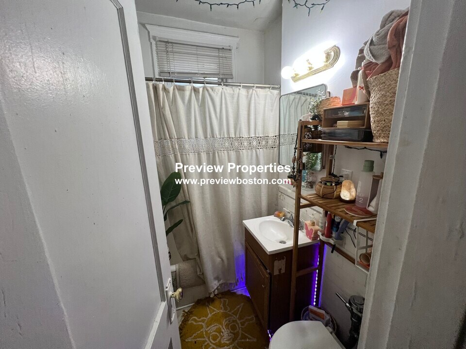 32 Sidlaw Rd, Unit 2 Photo