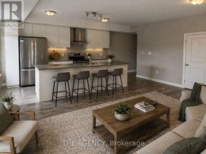 70 Thatcher Dr in Guelph, ON - Building Photo - Building Photo