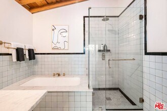 21555 Pacific Coast Hwy in Malibu, CA - Building Photo - Building Photo