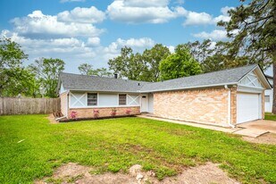 318 Blue Tail Dr in Huffman, TX - Building Photo