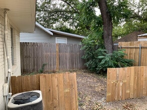 906 E Walnut St in Hillsboro, TX - Building Photo - Building Photo