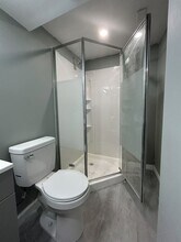 246 Beacon St, Unit 1 in Clinton, MA - Foto de edificio - Building Photo