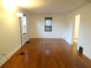 160 Mechanic St in Reinholds, PA - Foto de edificio - Building Photo