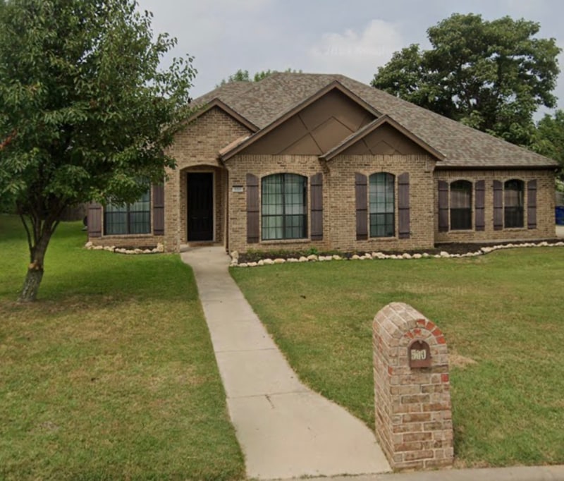 500 Edwards Dr in Decatur, TX - Building Photo