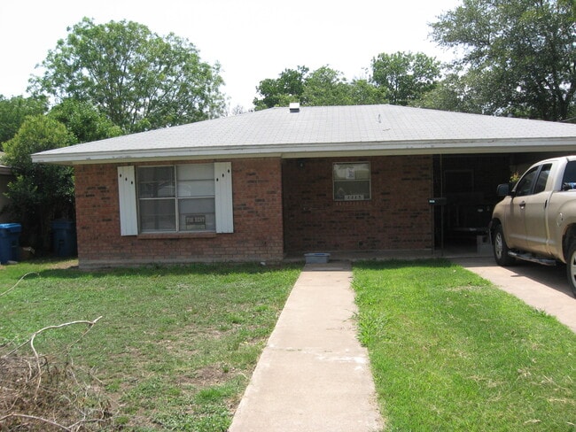 1213 Park St in Kerrville, TX - Building Photo - Building Photo