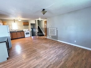 421 E 9th Ave in Mitchell, SD - Building Photo - Building Photo