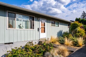 9004-9026 NE Oregon St in Portland, OR - Building Photo - Building Photo