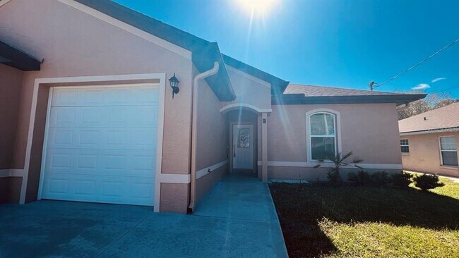 57 Columbia Ln in Palm Coast, FL - Building Photo - Building Photo