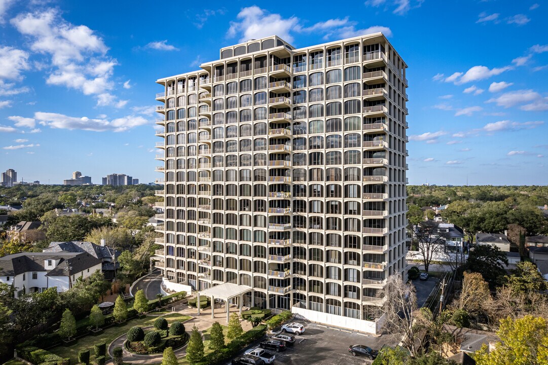 Inwood Manor in Houston, TX - Building Photo