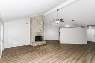 2406 Heathergold Dr in Houston, TX - Building Photo - Building Photo