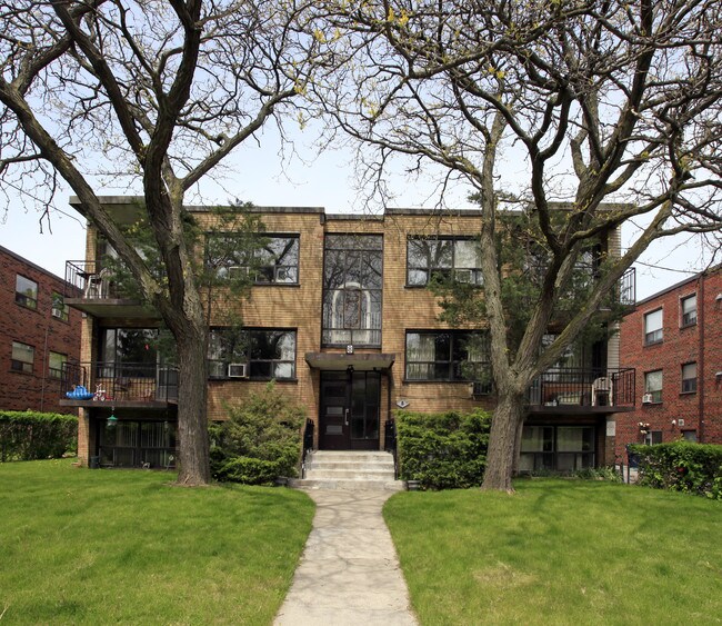 8 Fraserwood Ave in Toronto, ON - Building Photo - Primary Photo