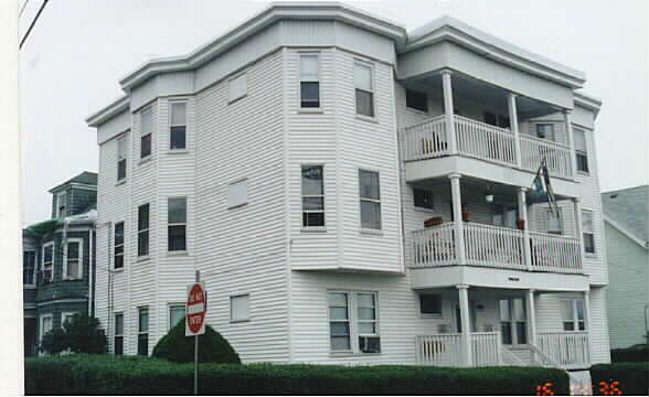 4-6 Wolcott Rd in Revere, MA - Foto de edificio