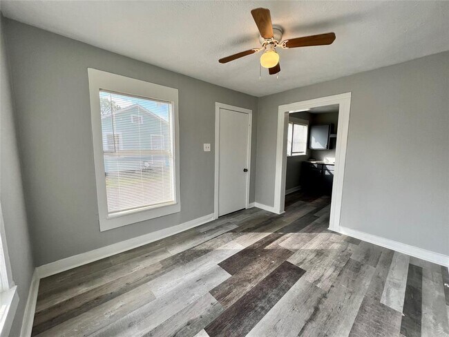 2300 Hutton St photo'