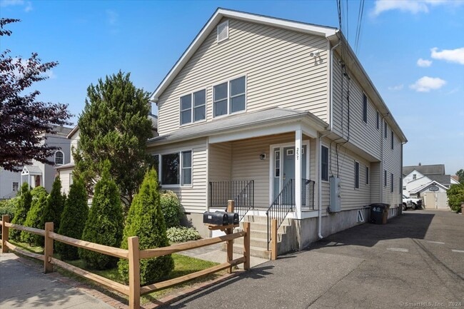 257 Seaside Ave in Stamford, CT - Building Photo - Building Photo