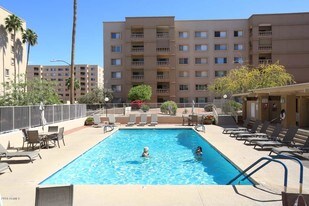 7950 E Camelback Rd, Unit 402 in Scottsdale, AZ - Building Photo