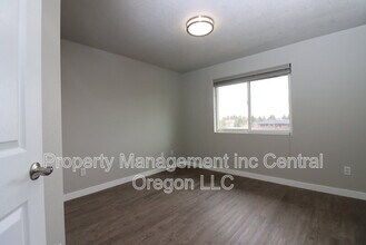 1472 NE Whisper Ridge Dr in Bend, OR - Building Photo - Building Photo