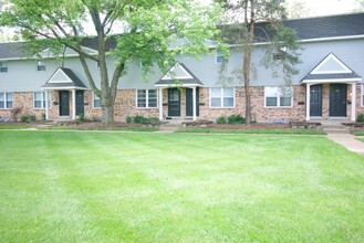 The Groves Apartments and Townhomes in Florissant, MO - Building Photo - Building Photo