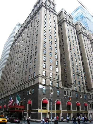 150 West 51st Street, Unit 1008 in New York, NY - Building Photo - Building Photo