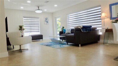 2425 NE 25th Pl in Fort Lauderdale, FL - Building Photo - Building Photo