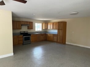 16350 Clover Ave in Patterson, CA - Building Photo - Building Photo