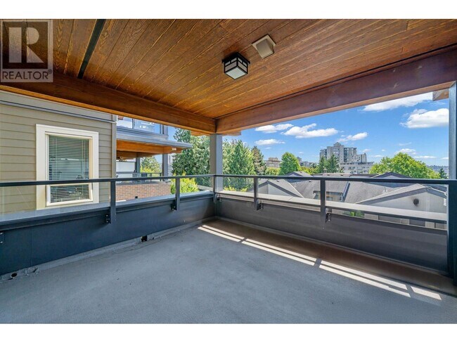 500 Royal Ave in New Westminster, BC - Building Photo - Building Photo