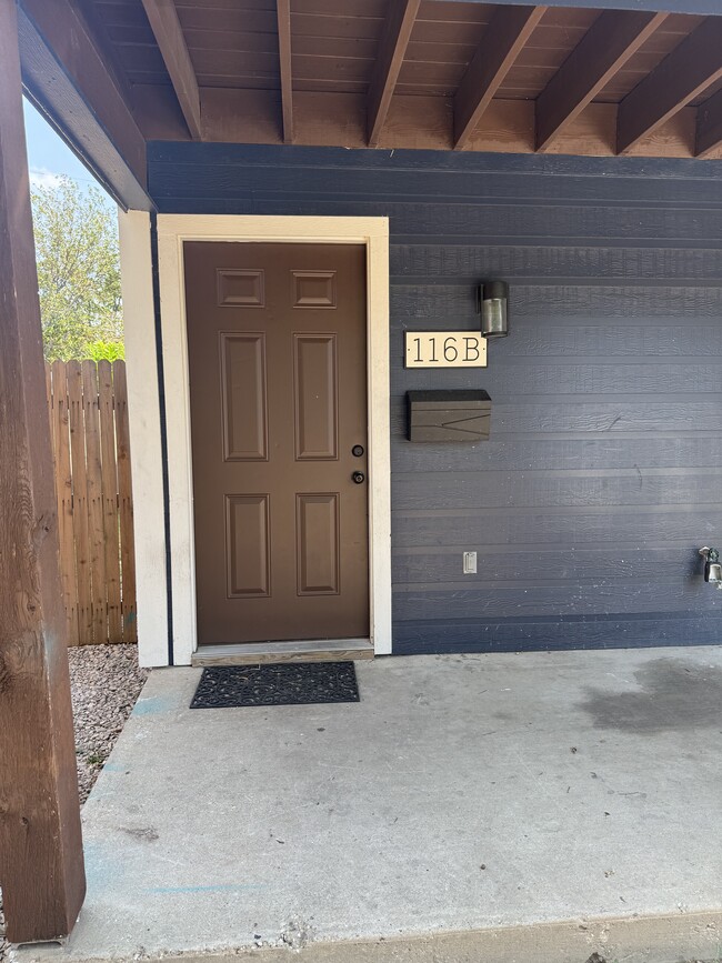 116 McKinley St in Garland, TX - Foto de edificio - Building Photo